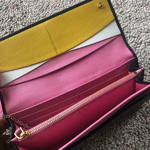 Prada Large Black Leather Wallet - Picture 4 of 5